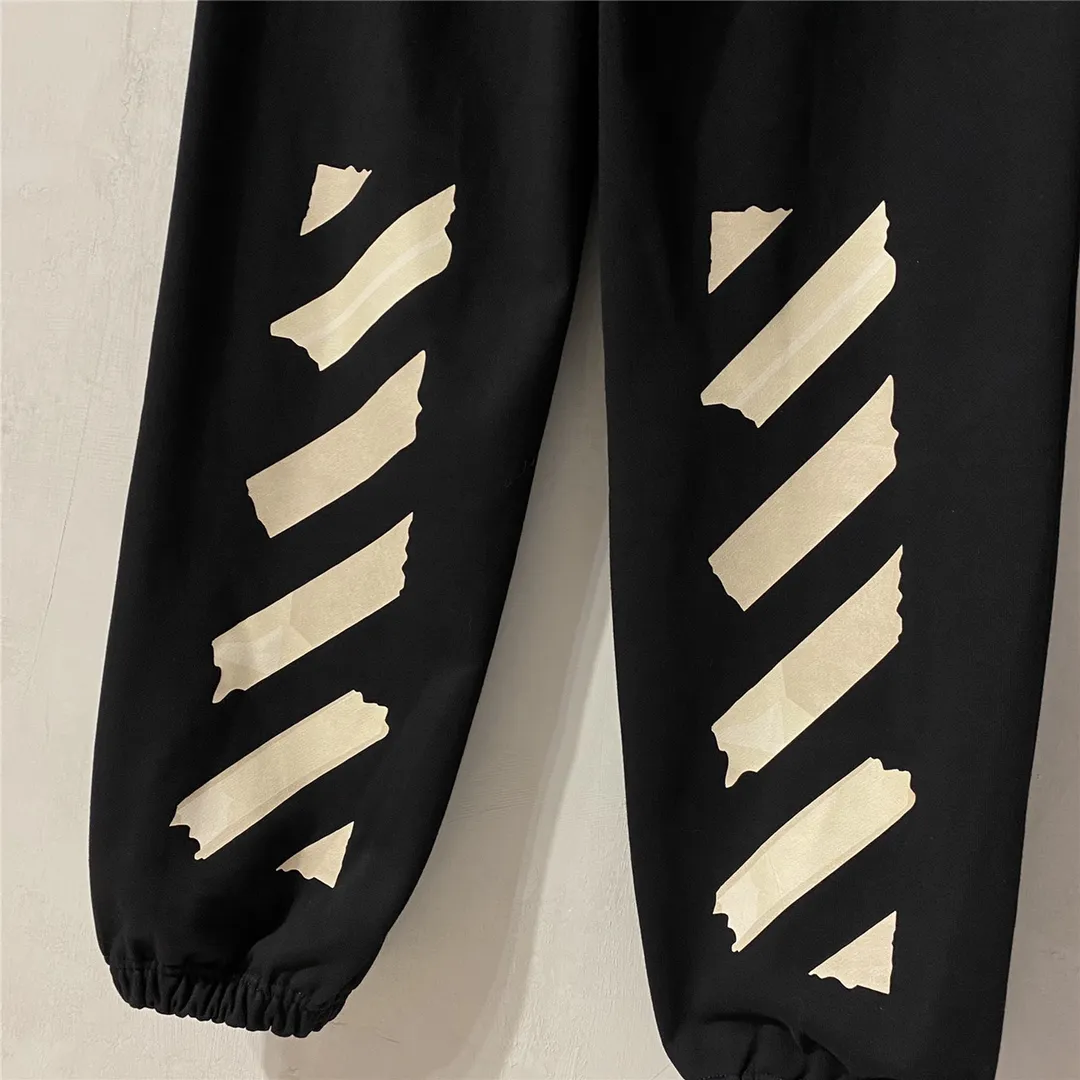 The top tested version for spring and autumn OFF WHITE OW patch bronzing tape arrow sweatpants, the same style pure cotton loose trousers for men and women couples, OW men's and women's loose leg-fitting sports casual pants, with anti-counterfeiting technology on the back, the real over-the-top version, OW yellow glue, obvious signature, unique high street style! The stylized design is printed on a classic frame, and a layer of foundation-colored colloid with a graffiti effect is superimposed on the printing. It is visually very consistent with the theme, as if a layer of tape has been pasted, and the design is brilliant! Heavy, tougher and retro, the main elements are heavily engineered, the micro-profile version is suitable for both men and women, surrounded by more street-style inkjet elements, and the inkjet style of street graffiti is everywhere. The printing is done on a Japanese-owned Mimaki printing machine, with no edges or burrs. Inkjet heat transfer is hot-pressed and cold-teared, and the high temperature is 180 degrees. The front piece needs to be pressed twice (the second time requires 180kg of air pressure). The transparent fabric pattern is anti-scratch and ironing, and the printing does not fog up. The semi-transparent tape in the front circle can reveal the covered part of the printing below. The color of the golden printing on the tape is not a flat color, and the colors of the tape printing are different in depth. The wash label is also customized according to the original font from the company. The accessories still use the full line of correct accessories. The rectangular woven collar label design has canceled the previous three-dimensional silicone feel font and changed it to a fully woven collar label. You can see fluorescent fonts on the collar label. The five-link silicone hang tag, the three-link washable label and the zebra crossing packaging line are still the same. Size chart Hips 56, recommended 120-150 catties M pants length 104 waist 80 hips 58 recommended 150-170 catties L pants length 106 waist 82 hips 60 recommended 170-190 catties (the waist is elastic and can be enlarged) Color: Black White P: 360